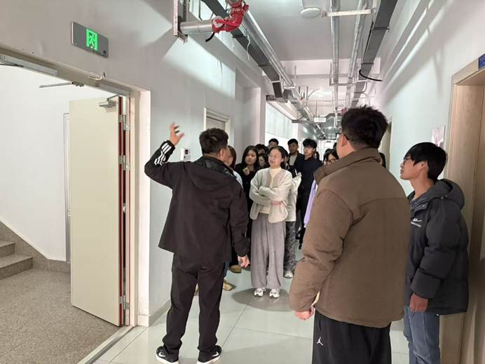 社区管理服务中心副主任蔡高登