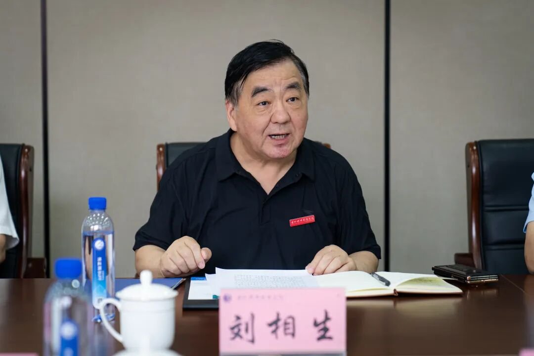 在推进“升本”战略目标上理念相通