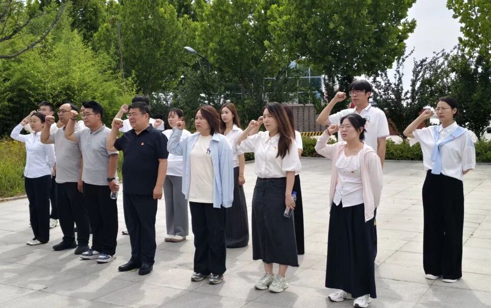讲好党员扎根教学一线