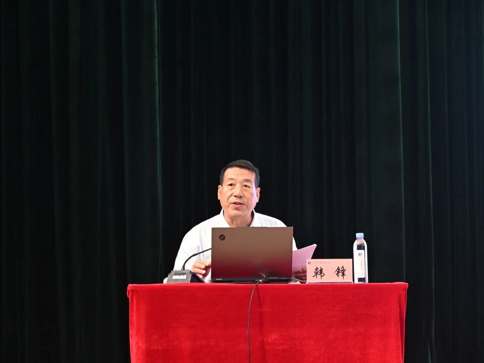 入党积极分子召开“两优一先”