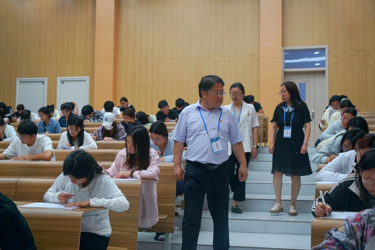 是筑牢青年思想根基